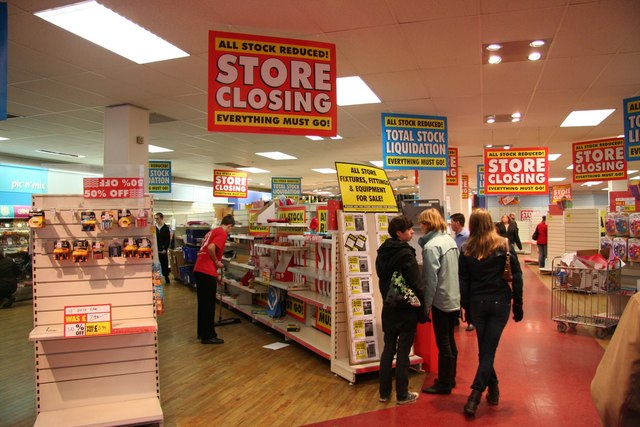 Big Retailers Closing Stores